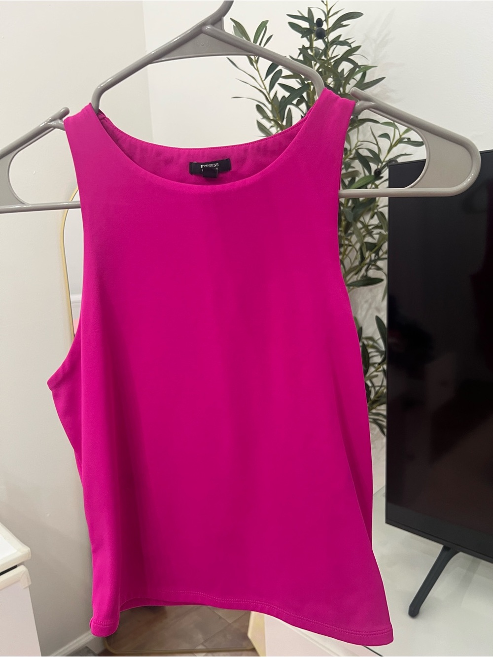 Express Women’s Sleeveless Camisole in Bright Fuchsia